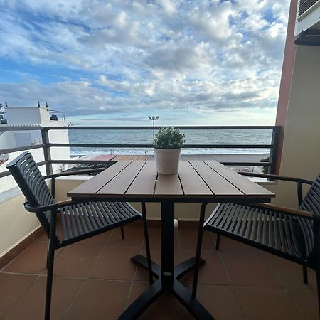Apartamento primera línea playa. Vistas al mar Caleta De Velez Exterior foto