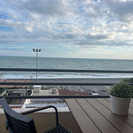Apartamento primera línea playa. Vistas al mar Caleta De Velez Exterior foto