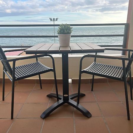 Apartamento primera línea playa. Vistas al mar Caleta De Velez Exterior foto