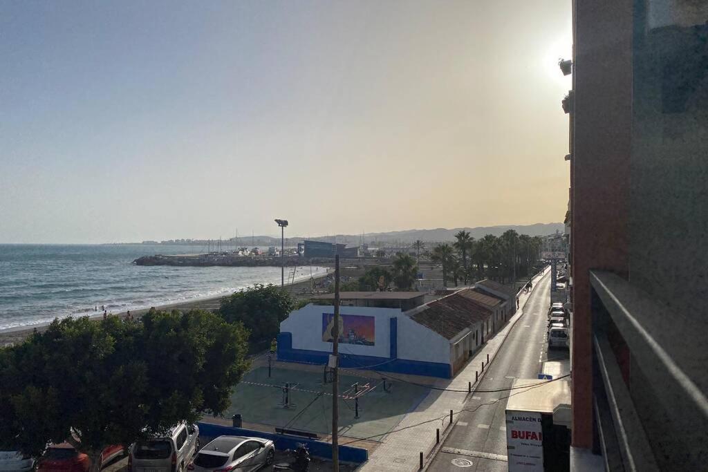 Apartamento primera línea playa. Vistas al mar Caleta De Velez Exterior foto