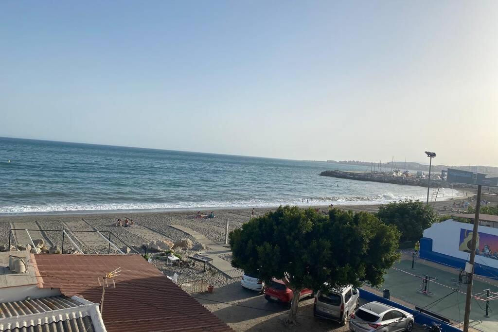 Apartamento primera línea playa. Vistas al mar Caleta De Velez Exterior foto