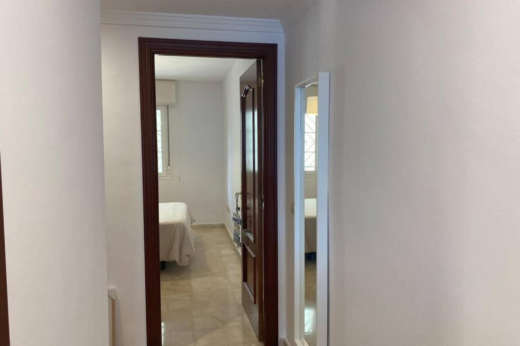 Apartamento primera línea playa. Vistas al mar Caleta De Velez Exterior foto