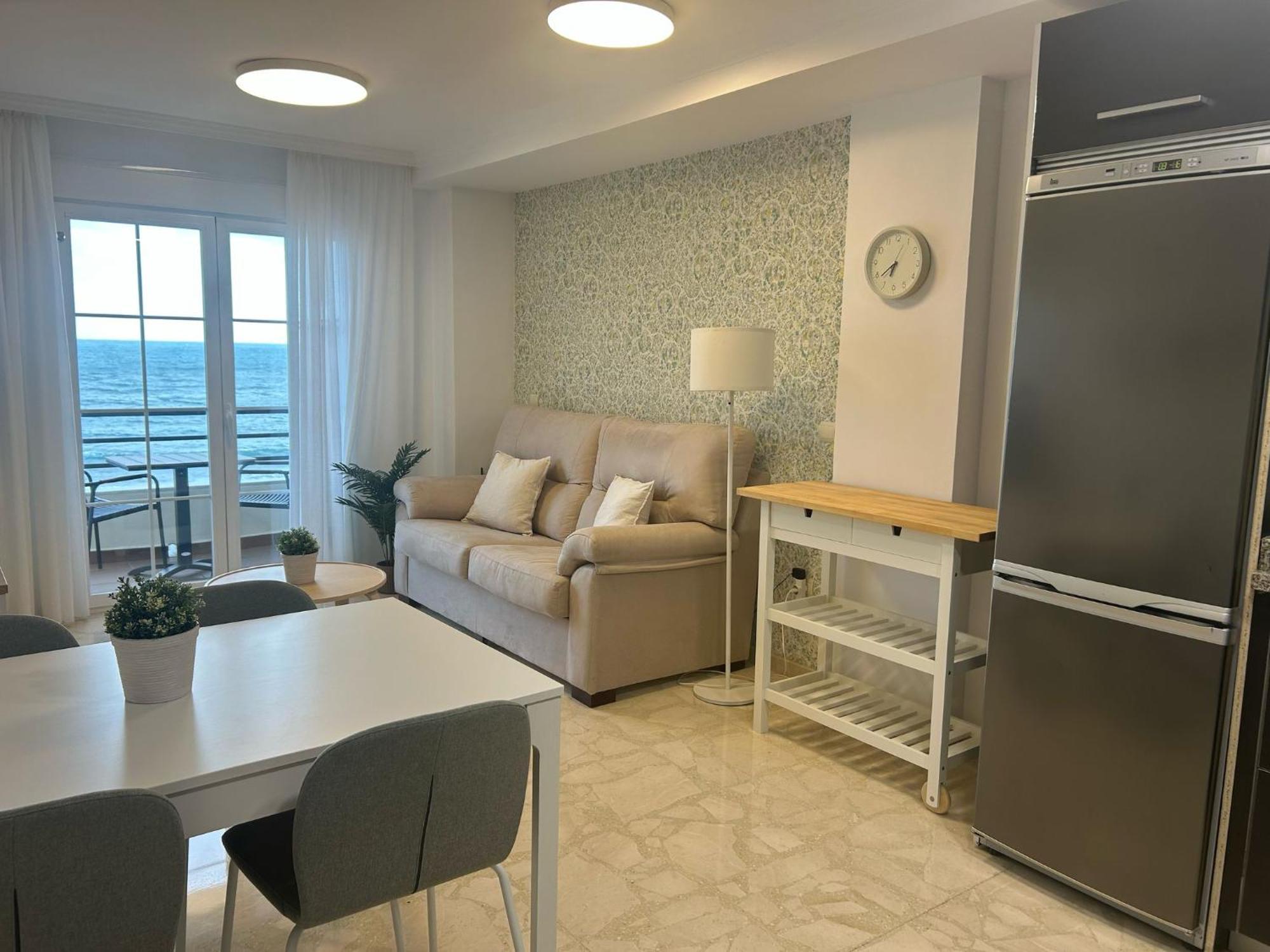 Apartamento primera línea playa. Vistas al mar Caleta De Velez Exterior foto